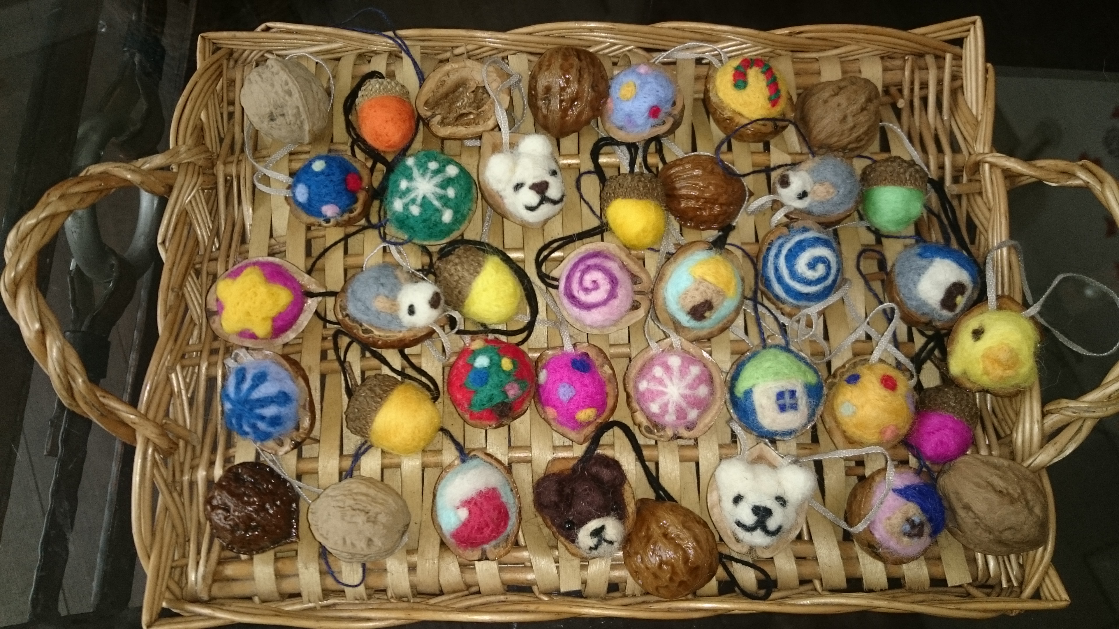 クルミの殻 飾り ハンドメイド クルミの殻 飾り ハンドメイド